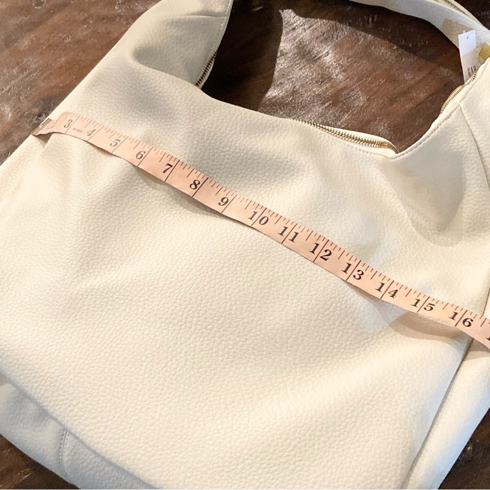 NWT GAP White Hobo Shoulder Bag - Picture 15 of 16